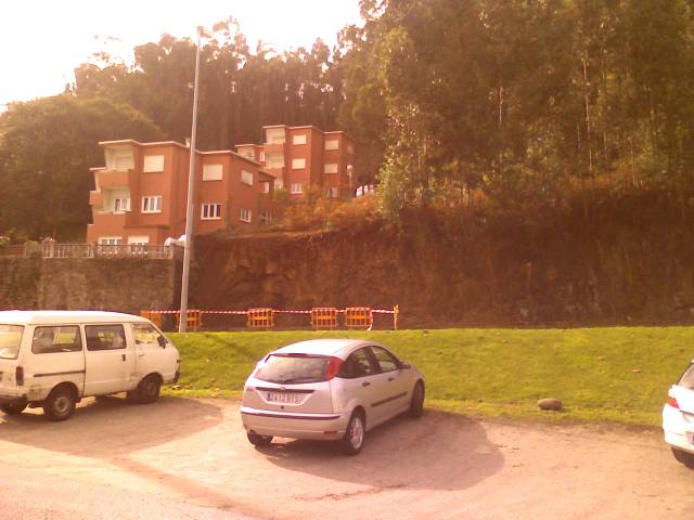 Imagen del talud desde Bastiagueiro a Nirvana, Oleiros, A Coruña